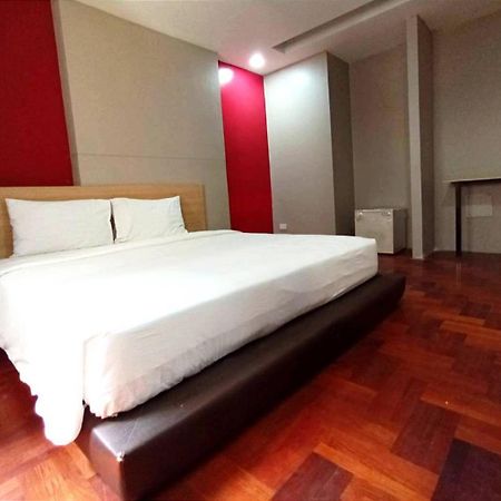 Go Inn Silom Bts Surasak X โกอินน์ สีลม บีทีเอส สถานีสุรศักดิ์ Bangkok Exterior photo